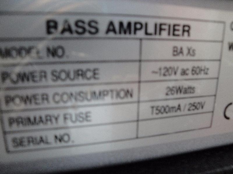 BASS AMPLIFIER.SILVERTONE BA Xs MINT CONDITION $70
