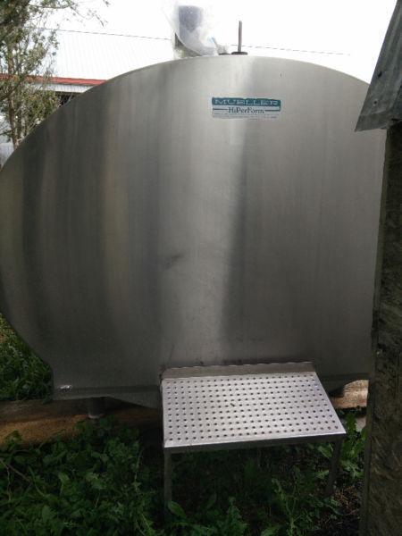 800 Gallon Milk Tank and Cooling Unit