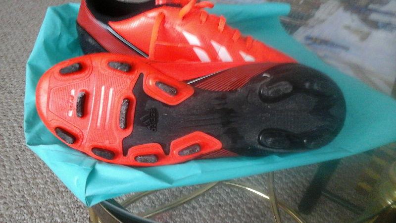 Youth soccer cleats