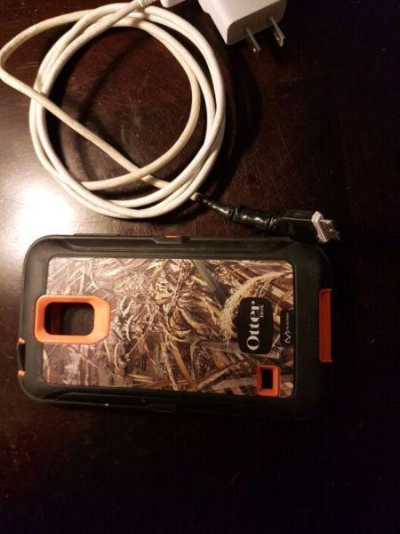 Samsung S5 Real Tree Camo Otter Box & Extra Cables