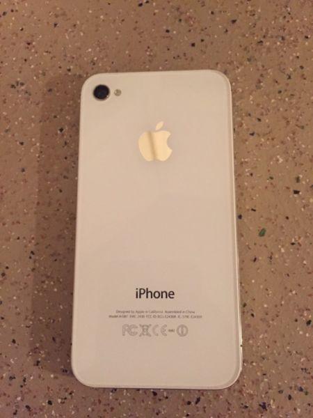 Mint Condition IPhone 4s w/ Bell