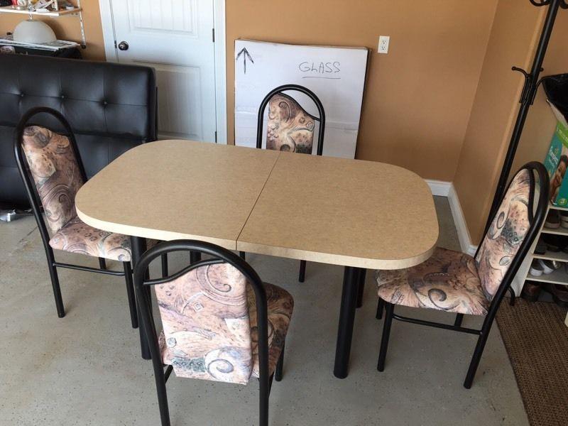 Solid dining set with extention