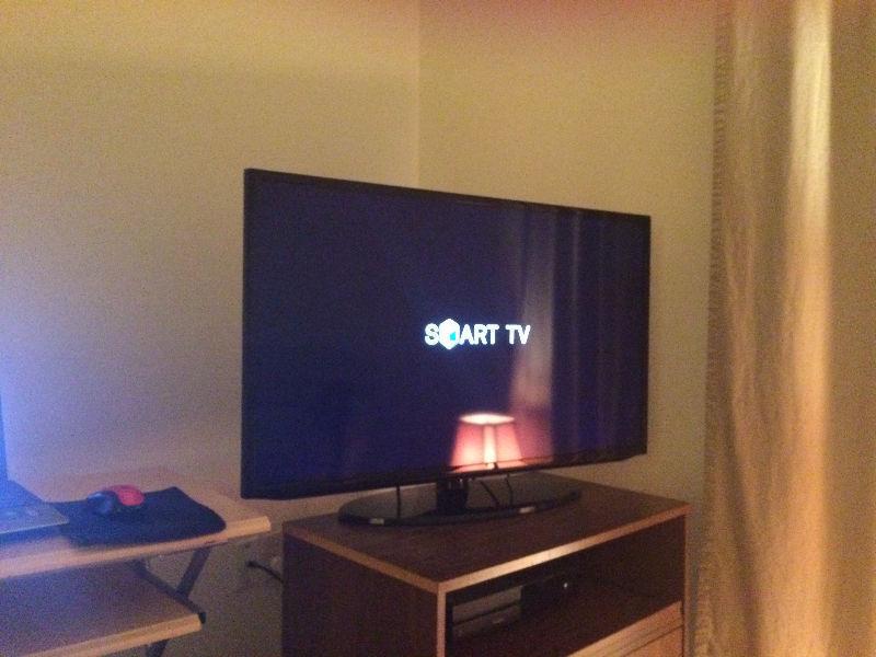 40' LED Samsung Smart tv Used only 5 months