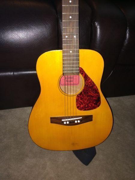 Yamaha Fg 1 junior acoustic guitar with case