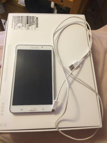 Samsung Tab 4 Tablet (barely used)