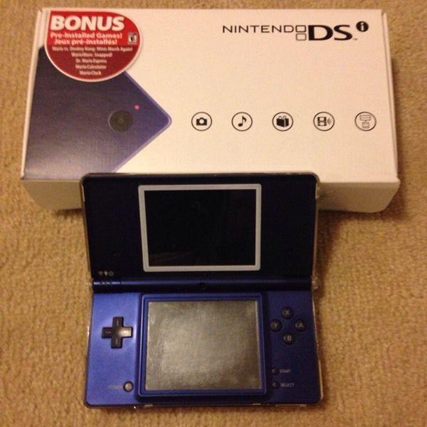 Nintendo DSi - Blue with protector case
