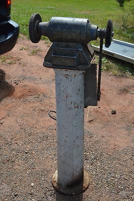 Pedestal Grinder/Wire Wheel, Heavy Cast Iron Base