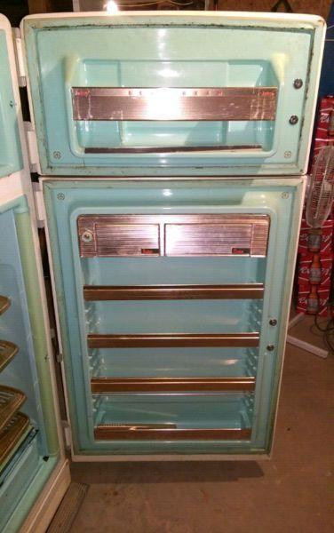 1950'S WORKING GENERAL ELECTRIC FRIDGE