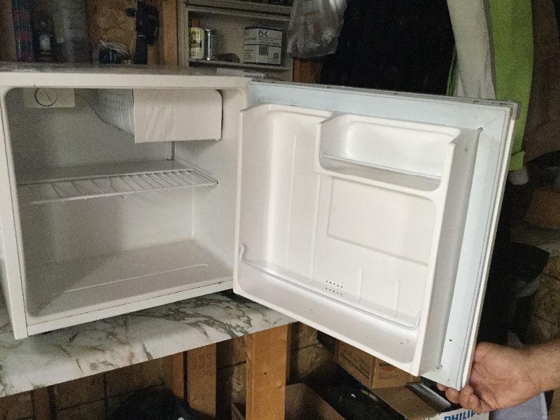Smaller type fridge danby 2.5 q ft