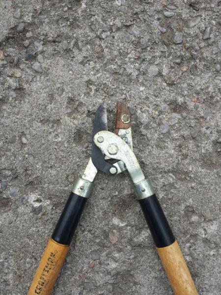 Heavy Duty - Yard Shears - excellent condition
