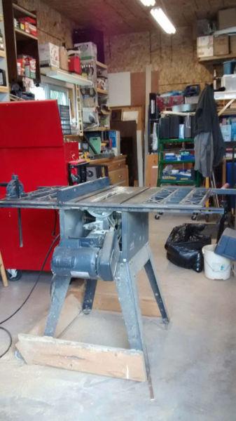 Contractor Table Saw