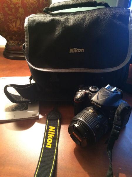 Nikon D5200 DSLR AF-S DX VR avec 18-55mm