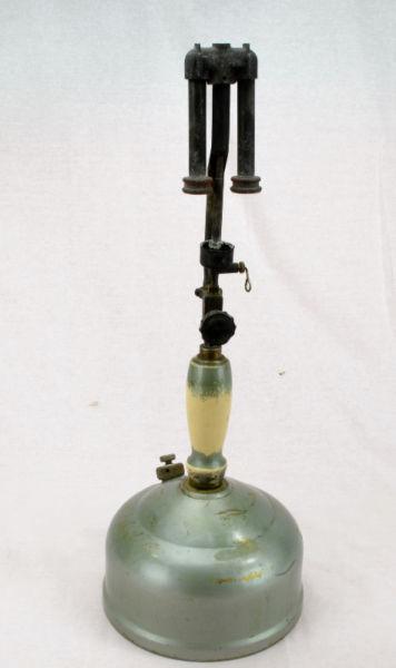 Coleman Model 158 kerosene lamp