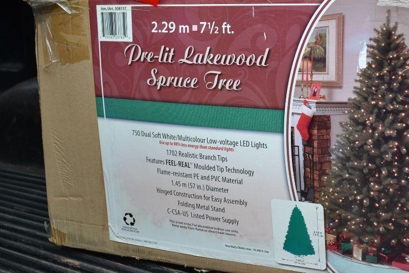 71/2 feet pre-lit spruce Christmas tree
