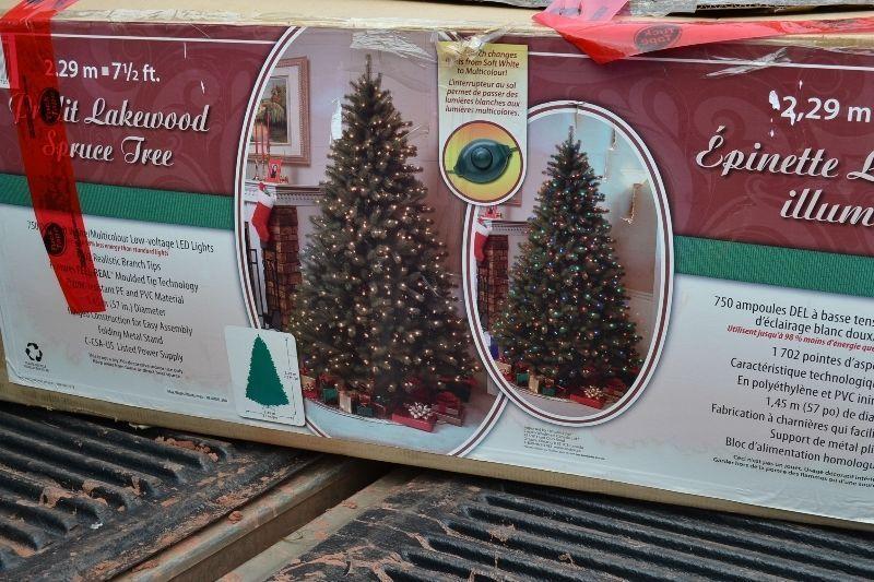 71/2 feet pre-lit spruce Christmas tree