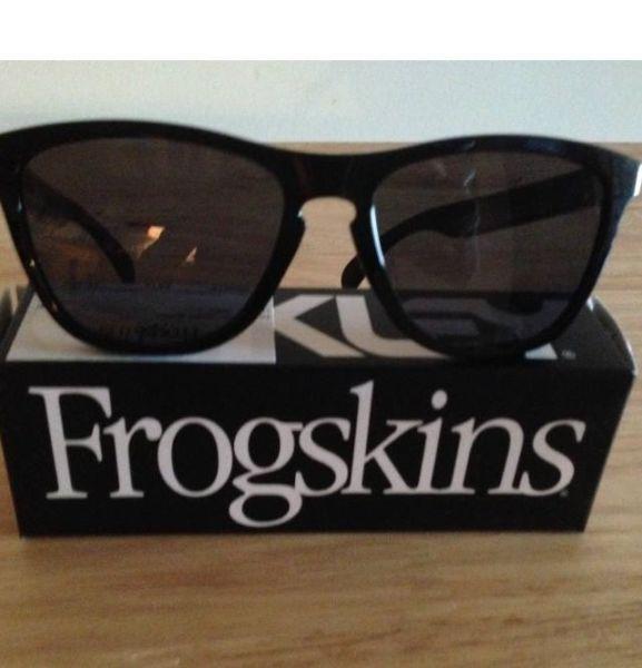 *NEW* Authentic Oakely Frogskin Sunglasses-polished black/grey
