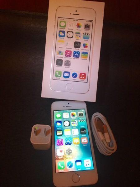 IPHONE 5s 16gb BELL 10/10 1 year GUARANTEE READ MY AD!!