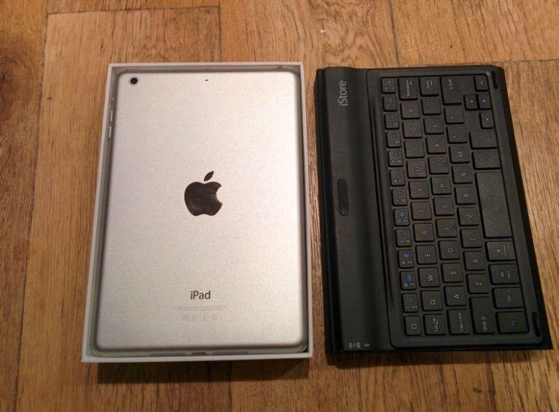Beautiful iPad 2 mini - with Bonus bluetooth keyboard case