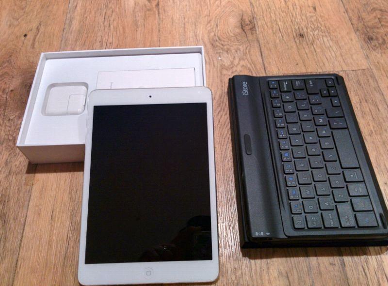 Beautiful iPad 2 mini - with Bonus bluetooth keyboard case