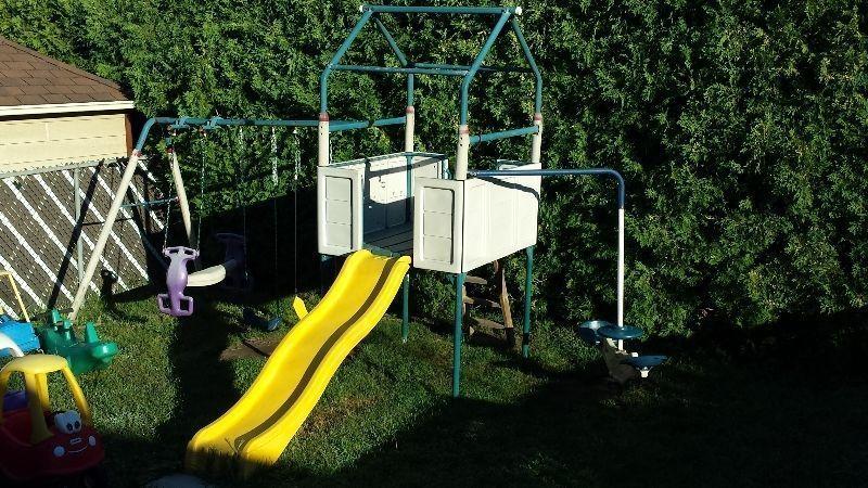 Swing and slide set ! Module balancoire et glissade !