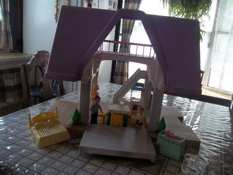 GROSSE MAISON LITTLE TIKES AVEC ACCESSOIRES