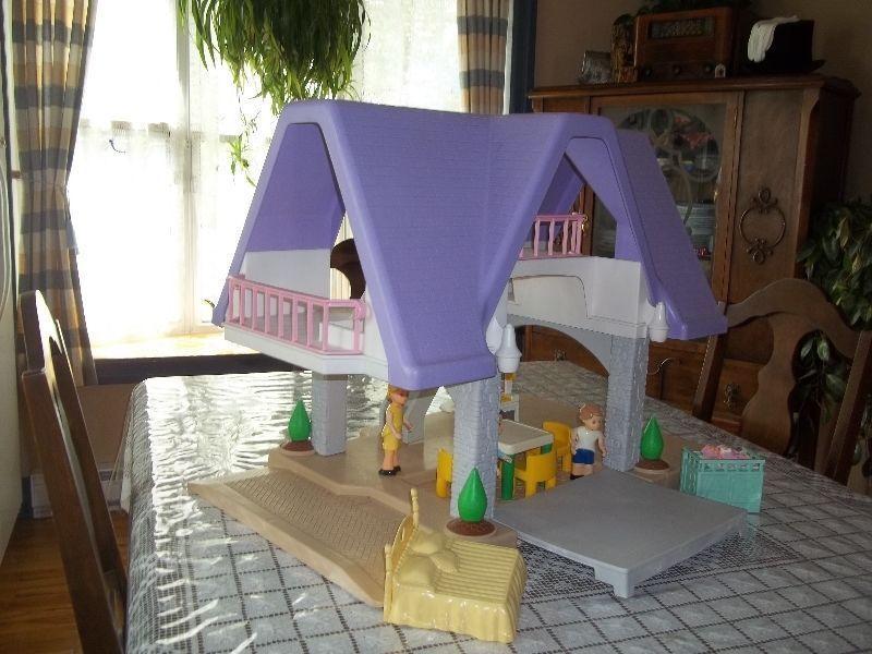 GROSSE MAISON LITTLE TIKES AVEC ACCESSOIRES