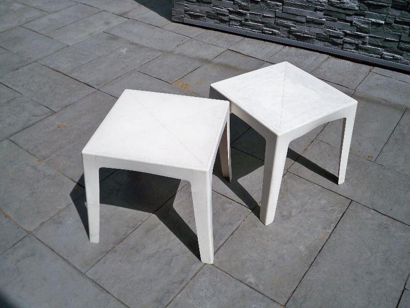 2 Tables patio en PVC blanches