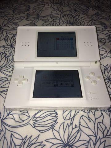 Nintendo DS lite blanche + 8 jeux