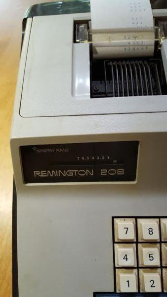 Calculatrice électrique Remington modèle 208