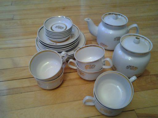 TEA COFFEE 24 PIECES FINE CHINA PORCELAIN GOLD PINES