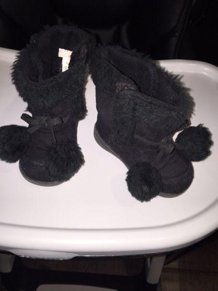Black fall toddler boots - size 5