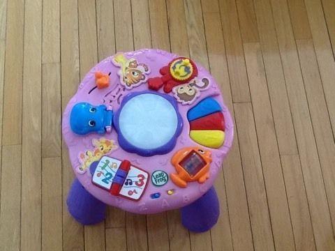 Leapfrog table toy