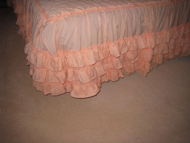 Vintage/Retro Frilly Bedspread