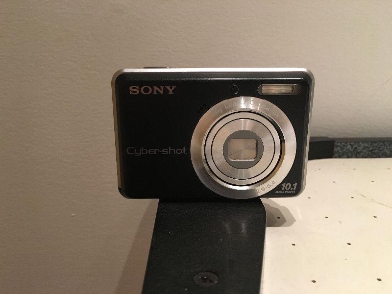 Sony cyber-shot DSC-S930 camera