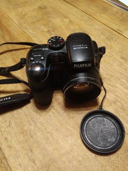 Fujifilm FinePix S1000fd 10 MP Digital Camera with 12x Optical Z