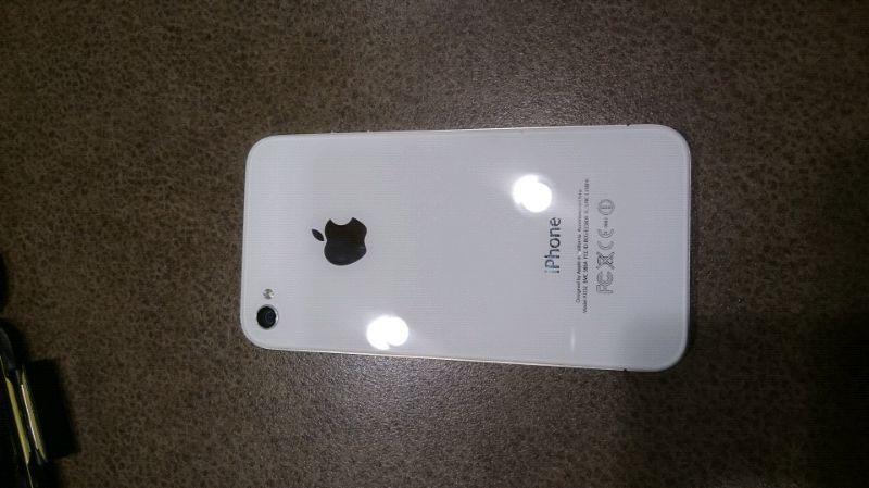 Iphone 4 (8 GB) with case