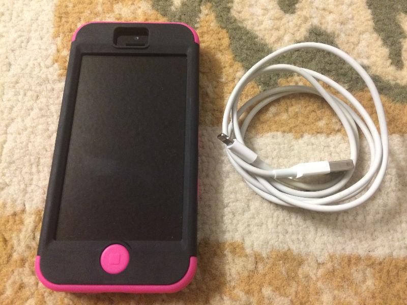 16GB IPHONE 5C WHITE LIKE BRAND NEW WITH PINK CASE