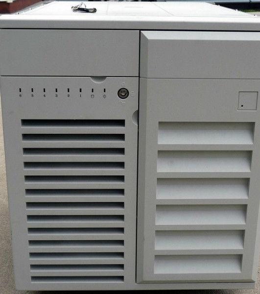 Chenbro server chassis/case, 15 drive bays, 8 LED's, unused