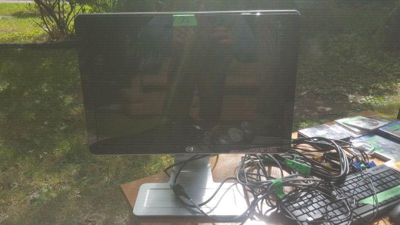 HP COMPUTER MONITOR - GREAT CONDITION