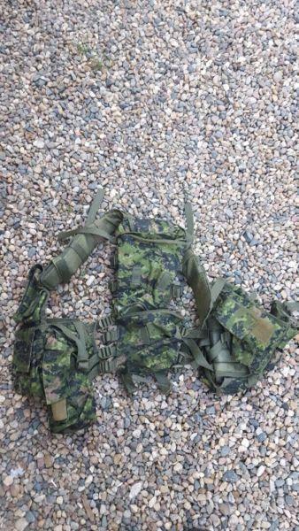 Airsoft or paintball vest with pockets