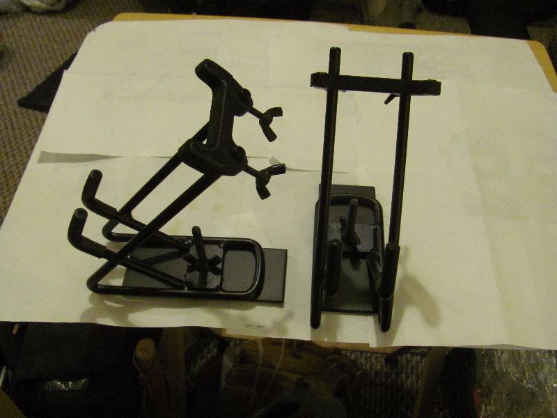 Archery/Hunting tree stand bow holders