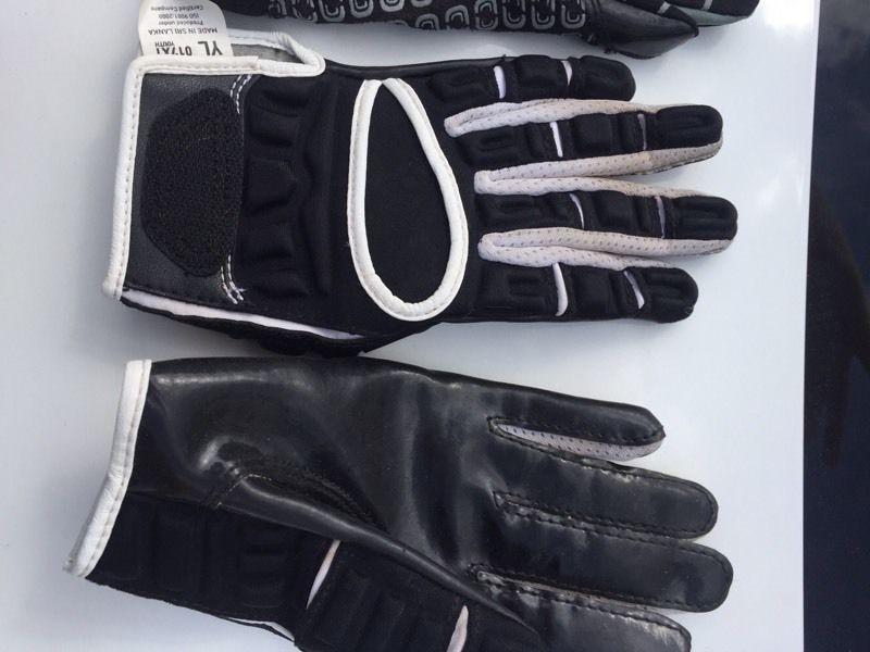 2 pairs of cutters football gloves