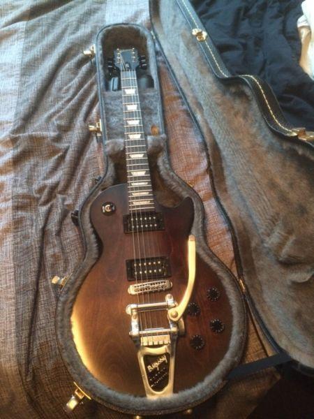 Gibson Les Paul w/ Bigsby