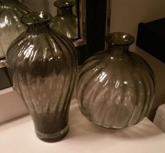 2 grey modern desgn vases 20 OBO