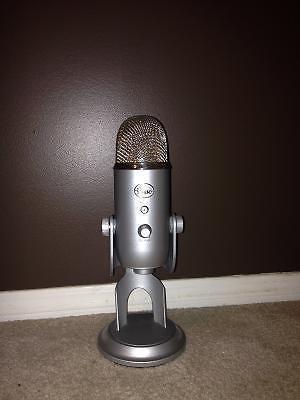 Blue Microphones Yeti USB Microphone - Silver Edition