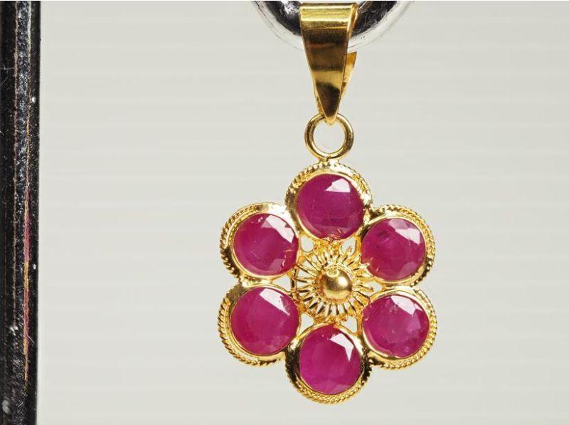 18K yellow gold and Ruby Flower Pendant (no chain)