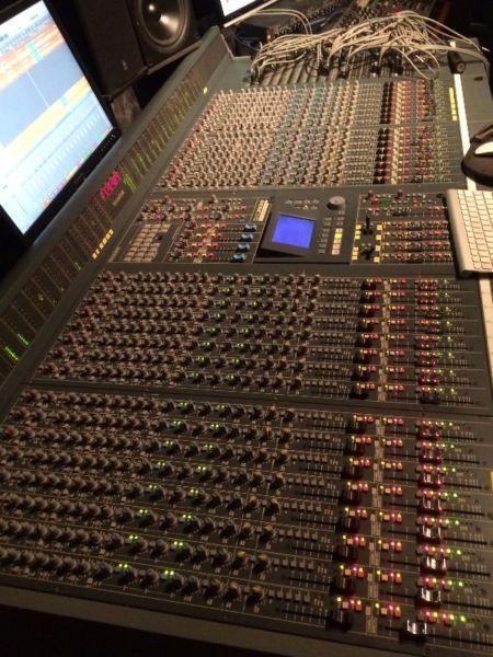 32-channel SOUNDCRAFT DC2020 mixing console W/ AUTOMATION & TV-8