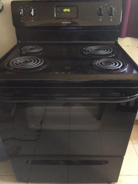 Wanted: Stove and fridge for sale only used for a month!