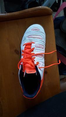 Lightly used soccer shoes --women's 7.5