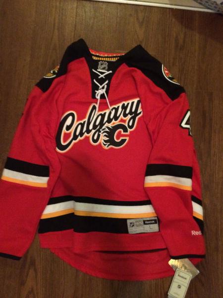 Kris Russell Signed  Flames Jersey *BRAND NEW*